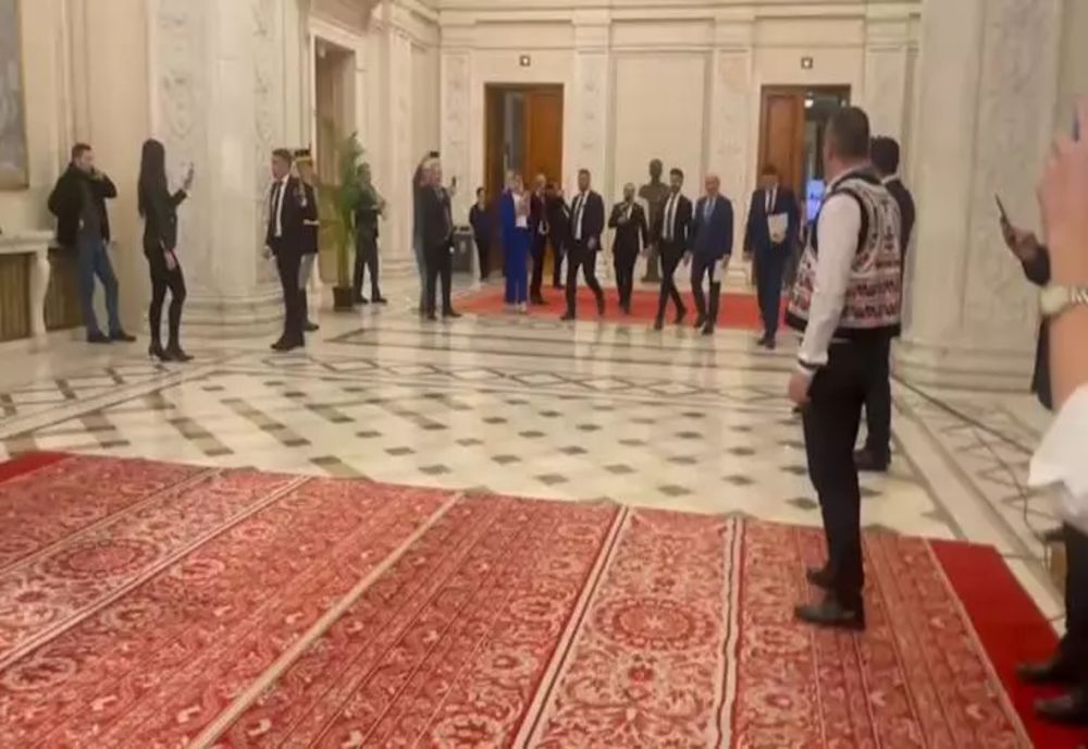 Ilie Bolojan fuge din nou de jurnaliști, într‑un gest de sfidare supremă. Cum pregătește relansarea economică în spatele ușilor închise – VIDEO